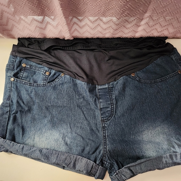 Oh! Mamma Maternity Blue Jean Shorts with Elastic Waistband - Picture 1 of 6